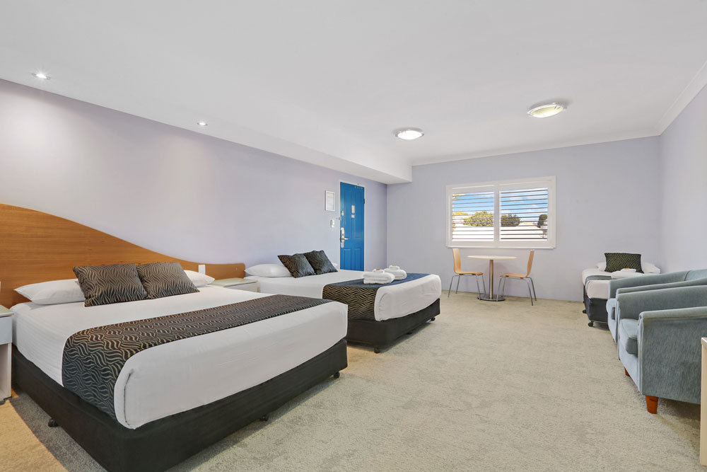 SHELLHARBOUR VILLAGE MOTEL-guestroom-Family Suite.jpg
