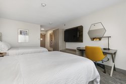  - Holiday Inn Express & Suites Peru - I-80, Exit 75