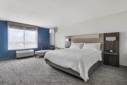  - Holiday Inn Express & Suites Peru - I-80, Exit 75