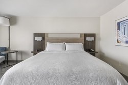  - Holiday Inn Express & Suites Peru - I-80, Exit 75