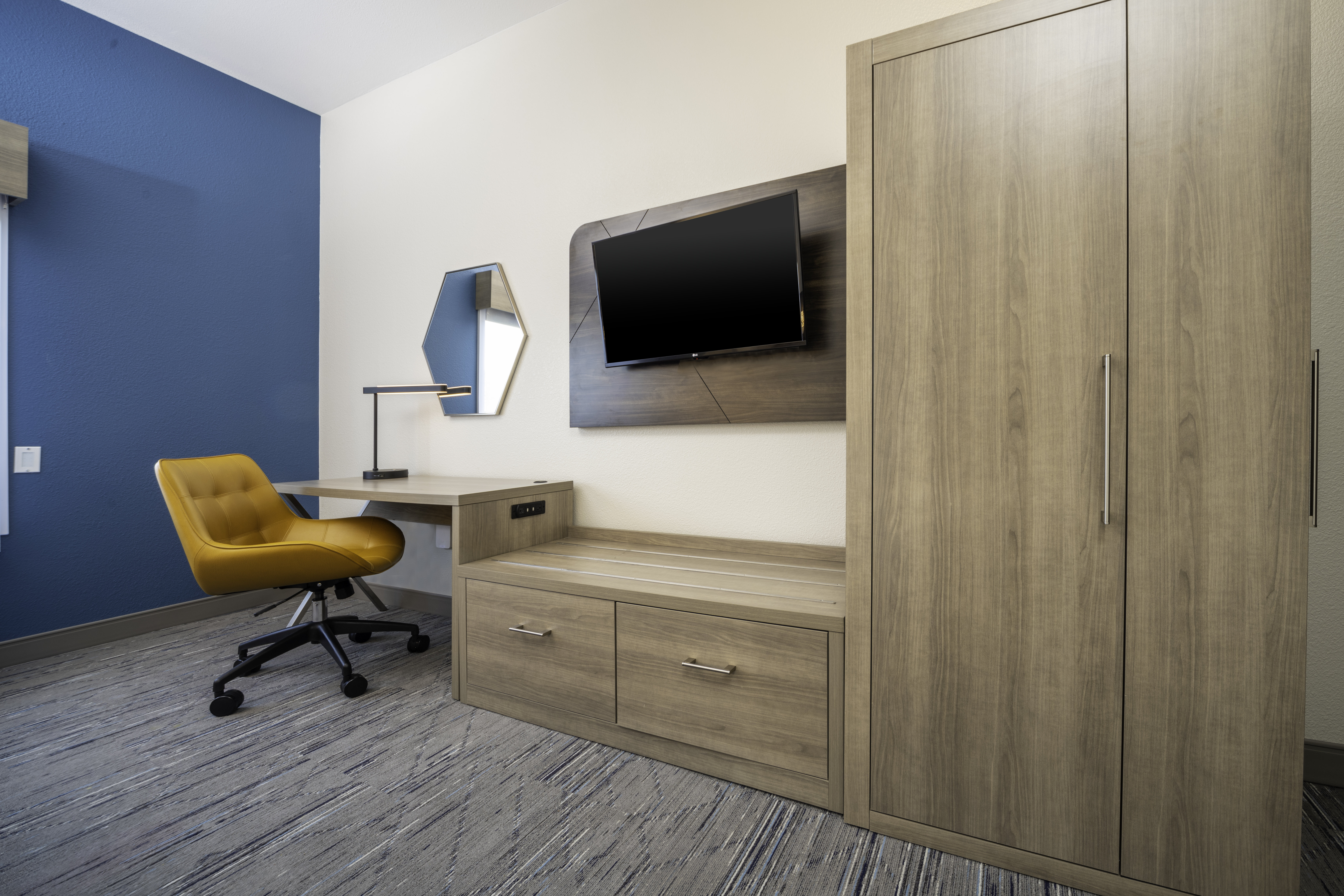 HOLIDAY INN EXP STES JOHN CREEK BY-guestroom-Work from your room with our free wifi and desk set up.jpg