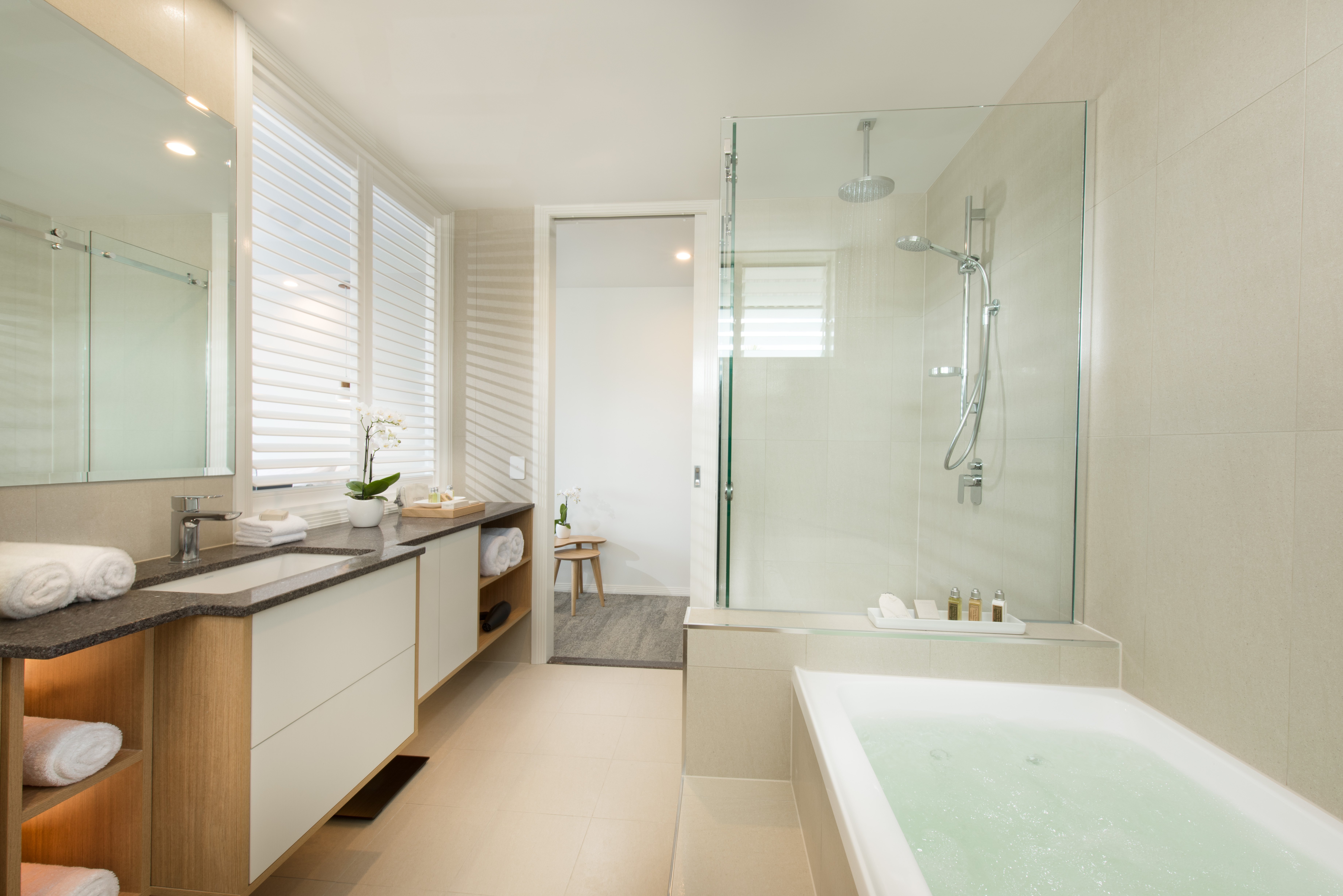 HEART HOTEL AND GALLERY WHITSUNDAYS-guestroom-Bathroom.jpg