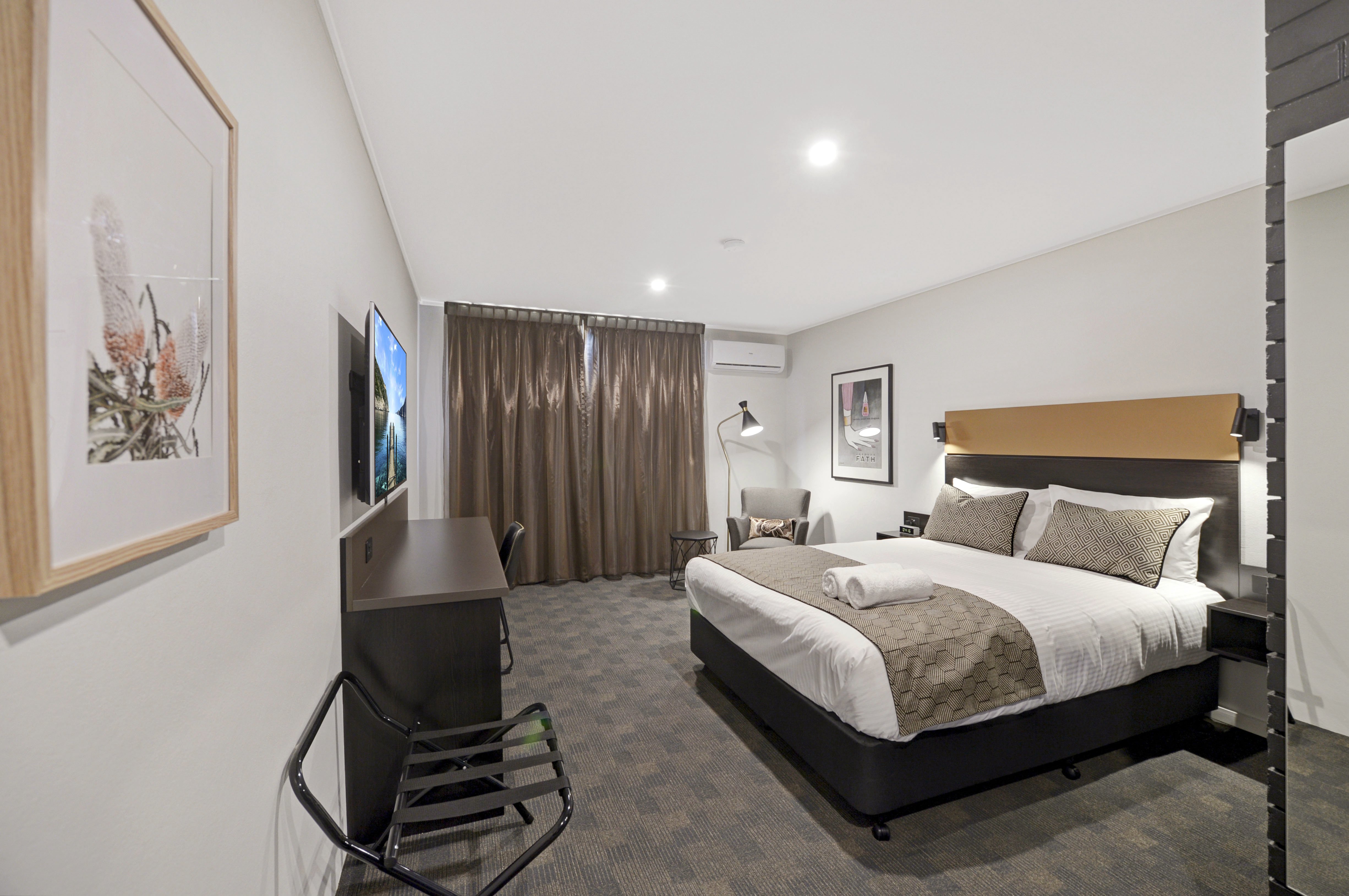 CBD MOTOR INN COFFS HARBOUR-guestroom-Guestroom.jpg