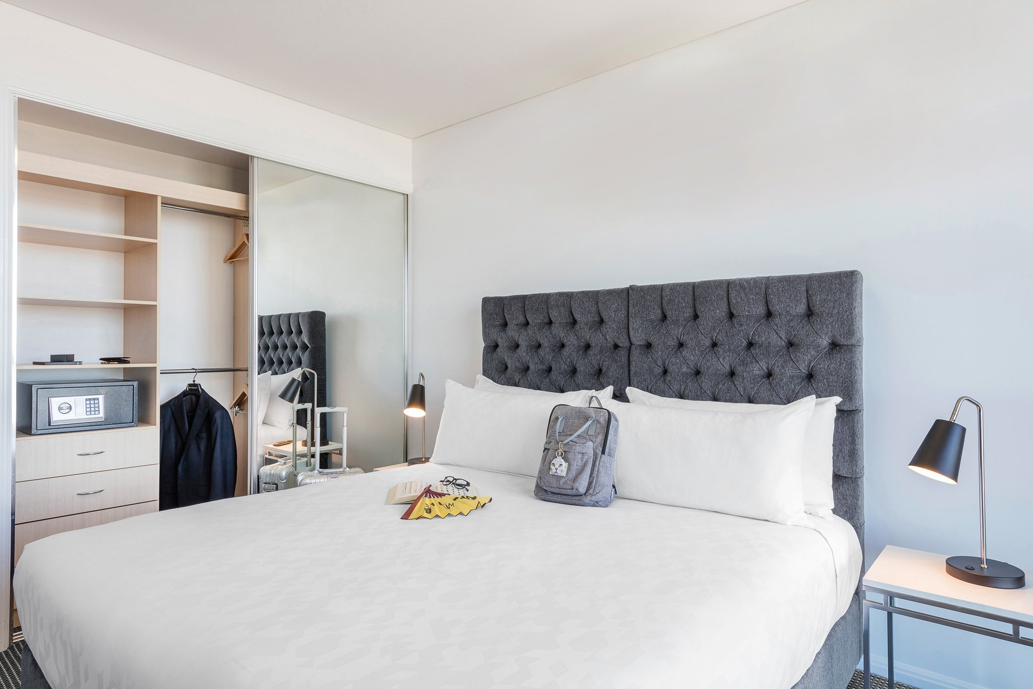 Meriton Suites Campbell Street-guestroom-One Bedroom Luxury Suite.jpg