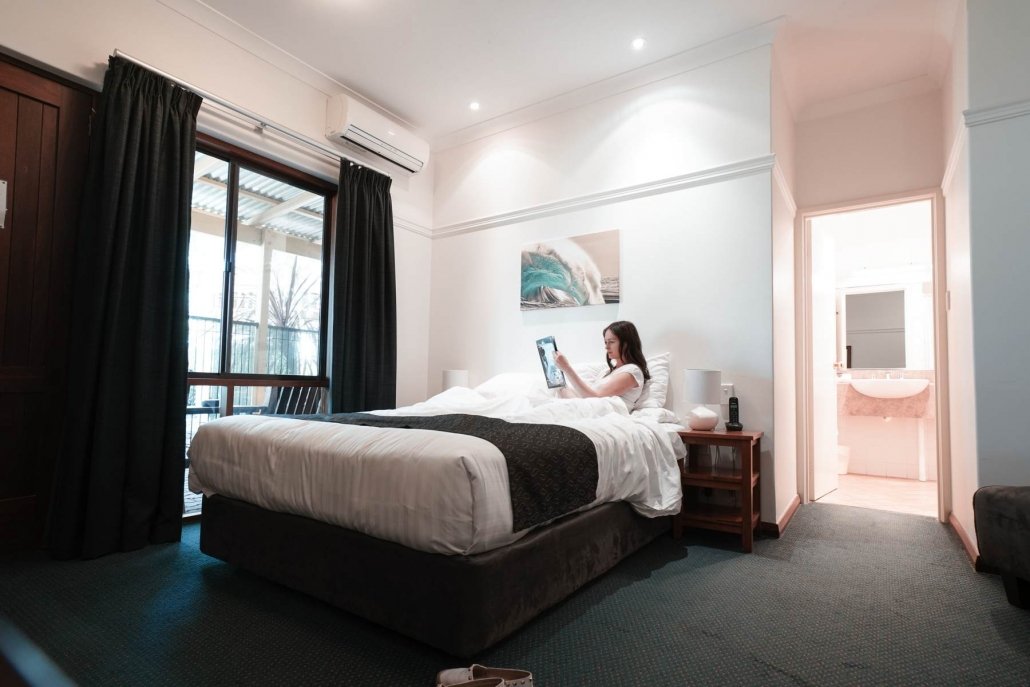 Grande Escape Resort-guestroom-Queen Room.jpg