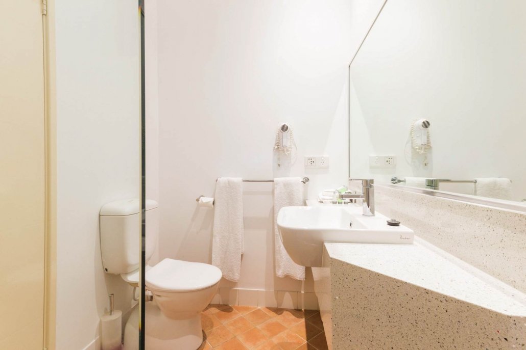 Grande Escape Resort-guestroom-Gustroom Bathroom.jpg