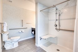  - Holiday Inn Express Downtown Kansas City - I-70, Exits 2J & 2K