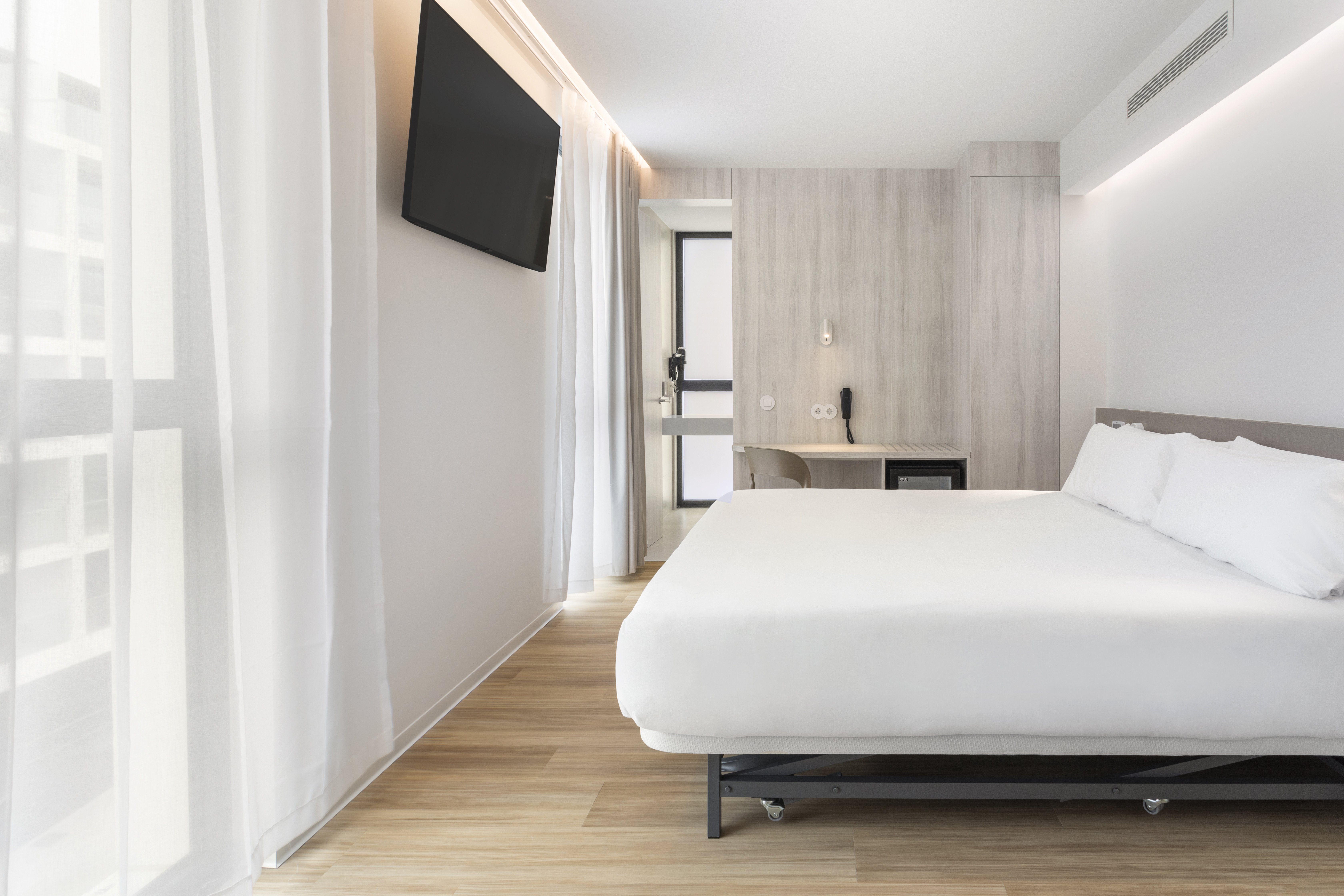 B&B HOTEL SANTO TIRSO-guestroom-DOUBLE SUPERIOR.jpg