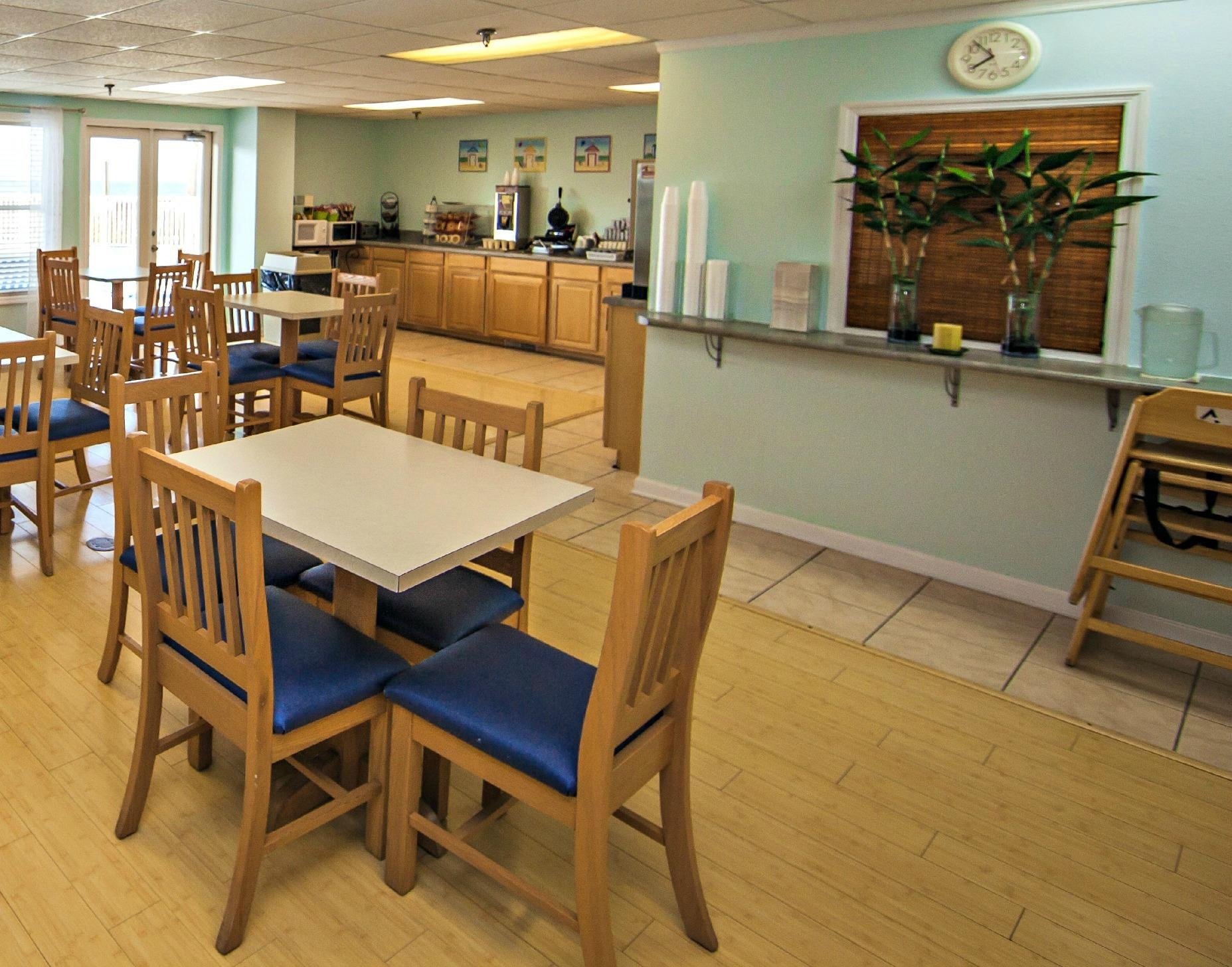 The Islander Inn Breakfast Room Pic