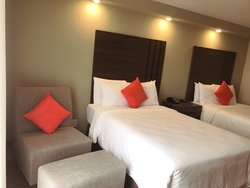  - GreenTree Inn & Suites Alhambra