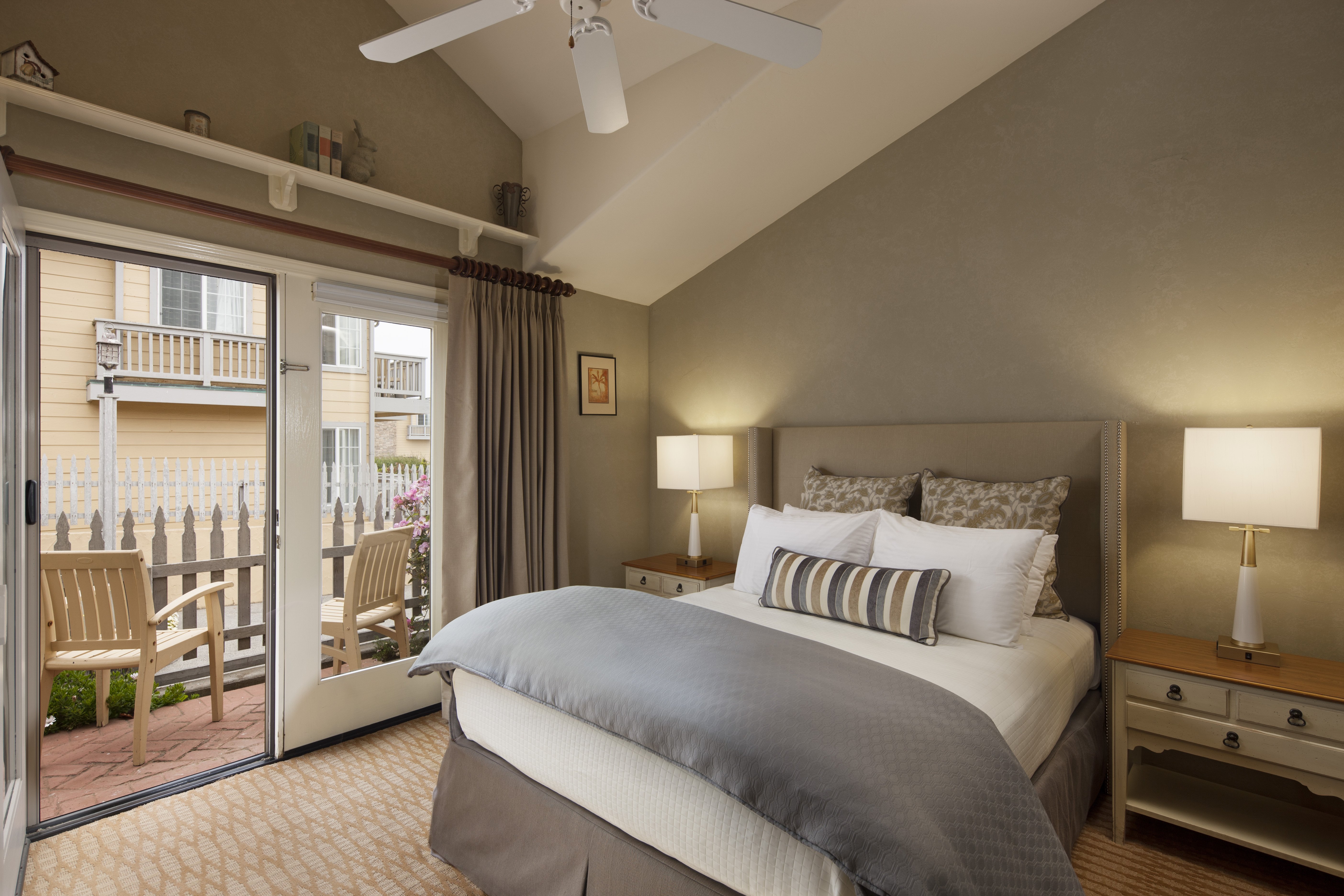 Pelican Inn and Suites-guestroom-king room.jpg