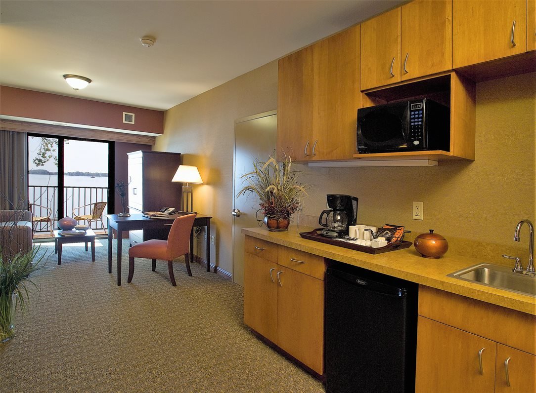 King's Pointe Waterpark Resort-guestroom-Family Suite Queen kitchen.jpg
