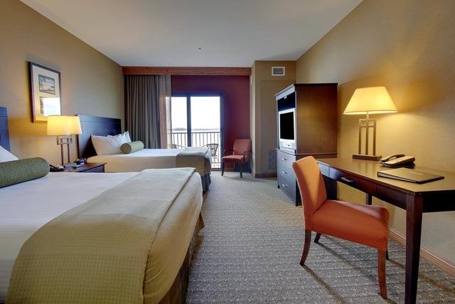 King's Pointe Waterpark Resort-guestroom-Queen Standard.jpg