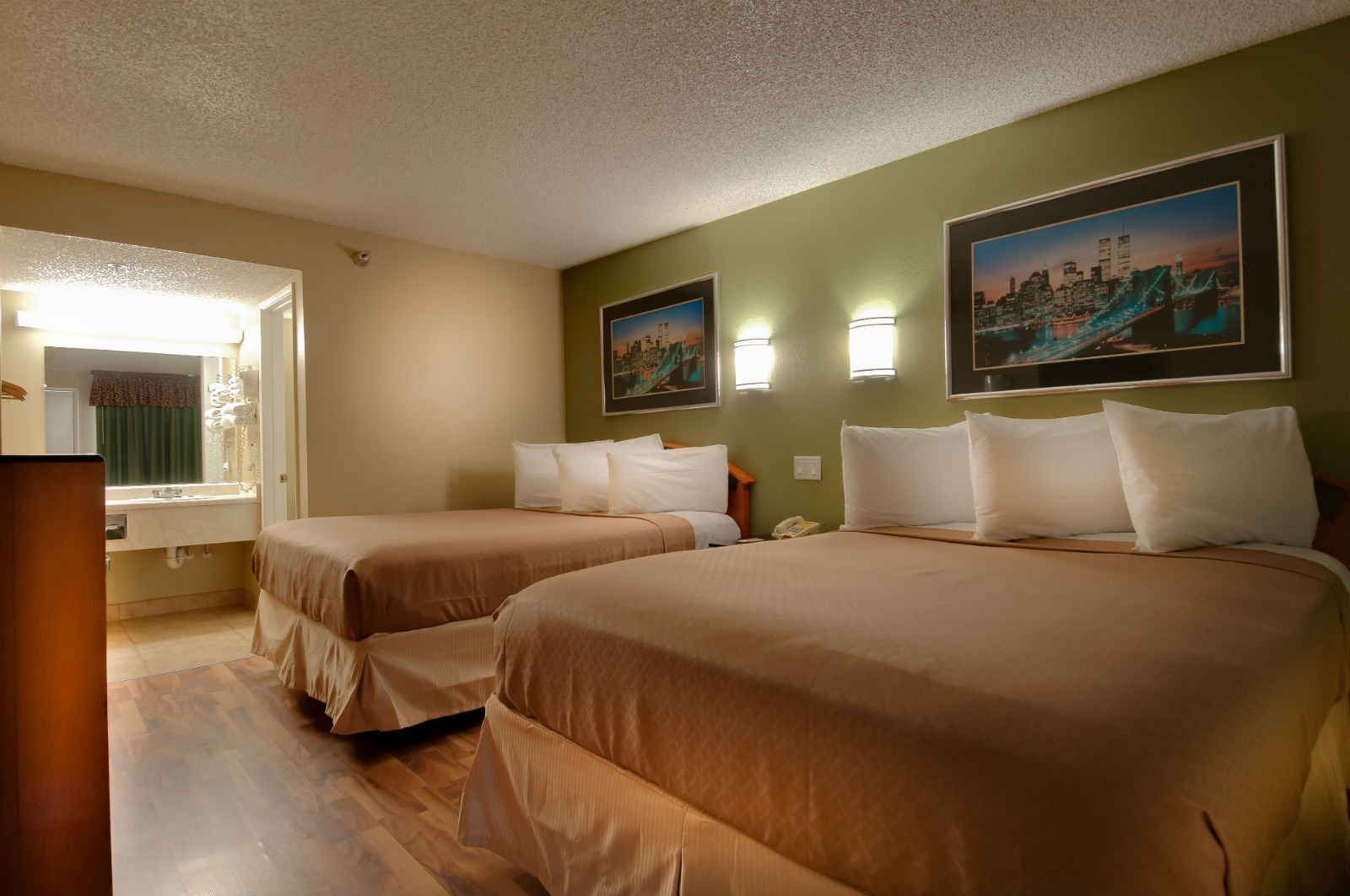 Vagabond Inn - Bakersfield (So-guestroom-Bakersfield South Premium Double Be.jpg