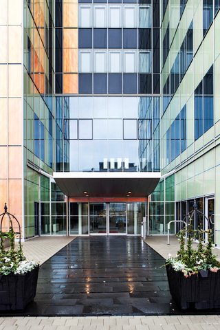 Facade and entrance at Elite Hotel Ideon