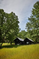  - Inness Hotel & Resort Accord