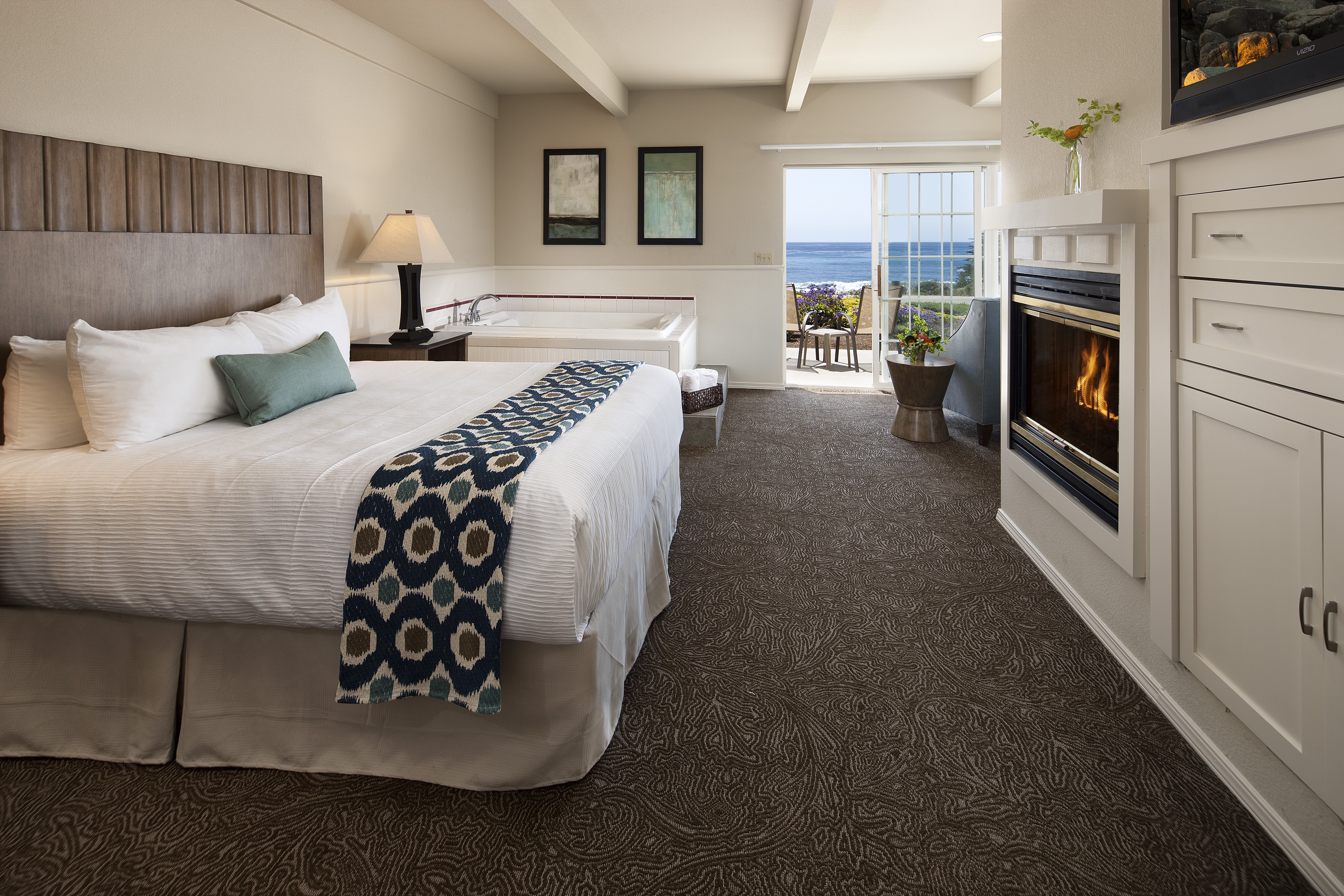Cambria Landing Inn & Suites-guestroom-Ocean View Whirlpool King Suite.jpg