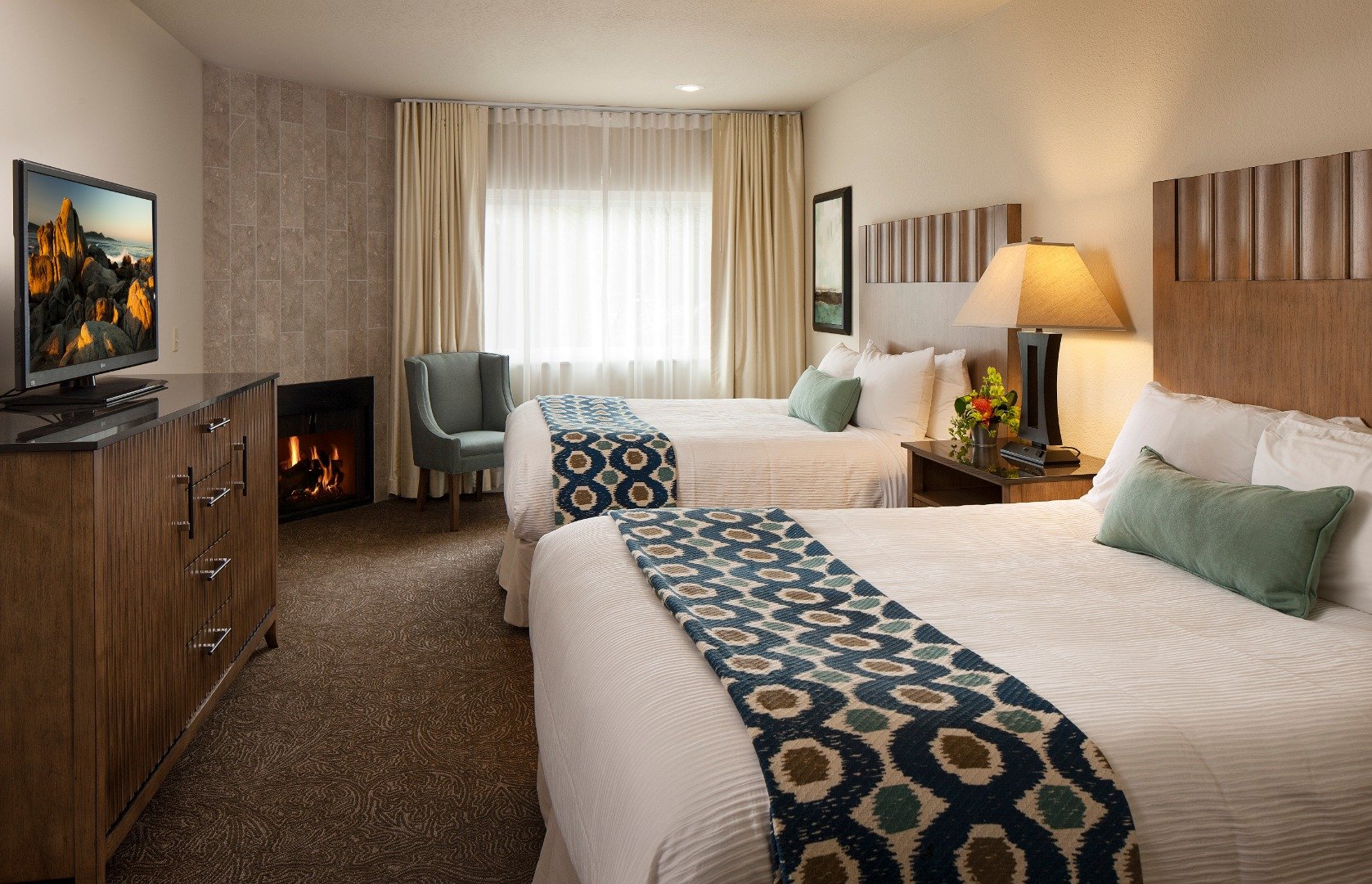 Cambria Landing Inn & Suites-guestroom-Traditional 2 Queens.jpg