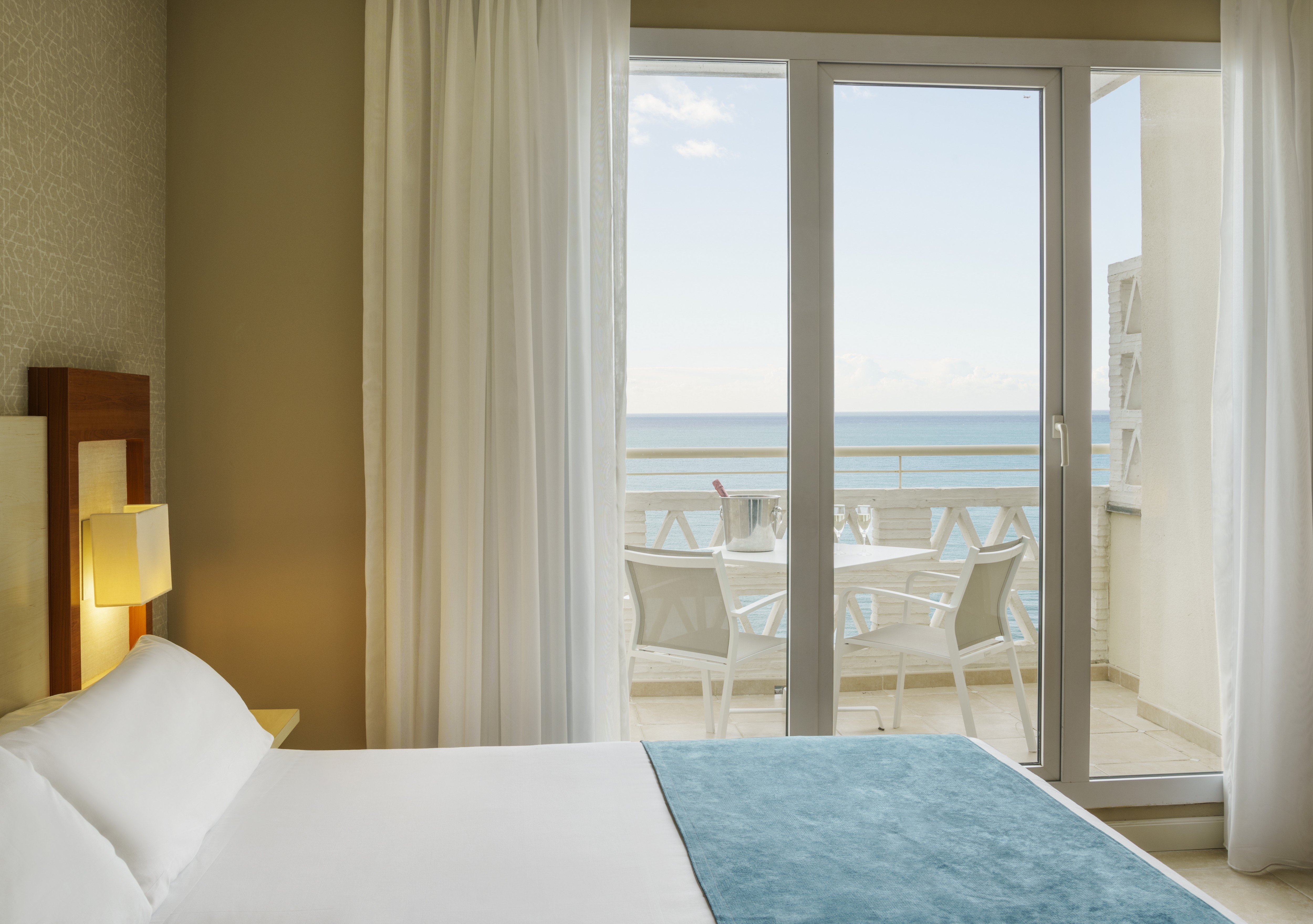 ILUNION FUENGIROLA-guestroom-Junior Suite.jpg
