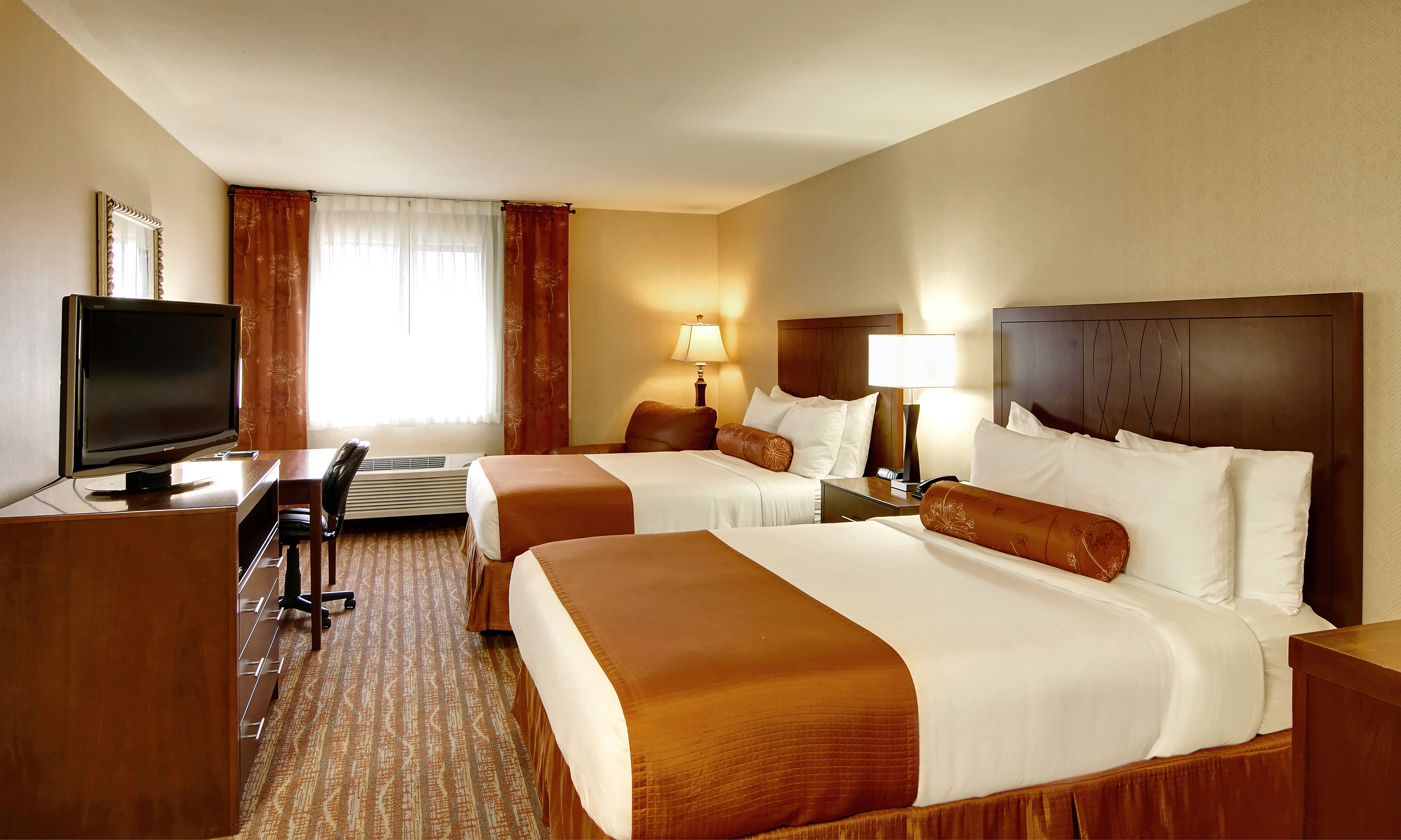 The Hotel Salem-guestroom-Salem Double Queen Suite.jpg