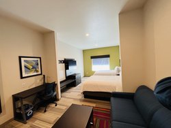  - Holiday Inn Express & Suites Salinas
