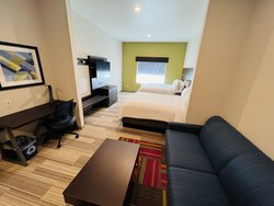  - Holiday Inn Express & Suites Salinas