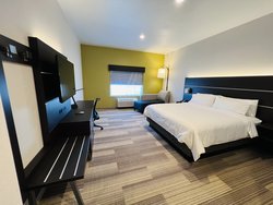  - Holiday Inn Express & Suites Salinas