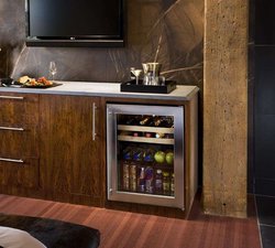  - Iron Horse Hotel Milwaukee - I-43 & I-94, Exit 311