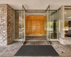  - Andrew Hotel Great Neck