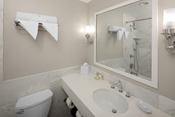  - Andrew Hotel Great Neck