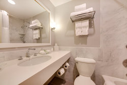  - Andrew Hotel Great Neck