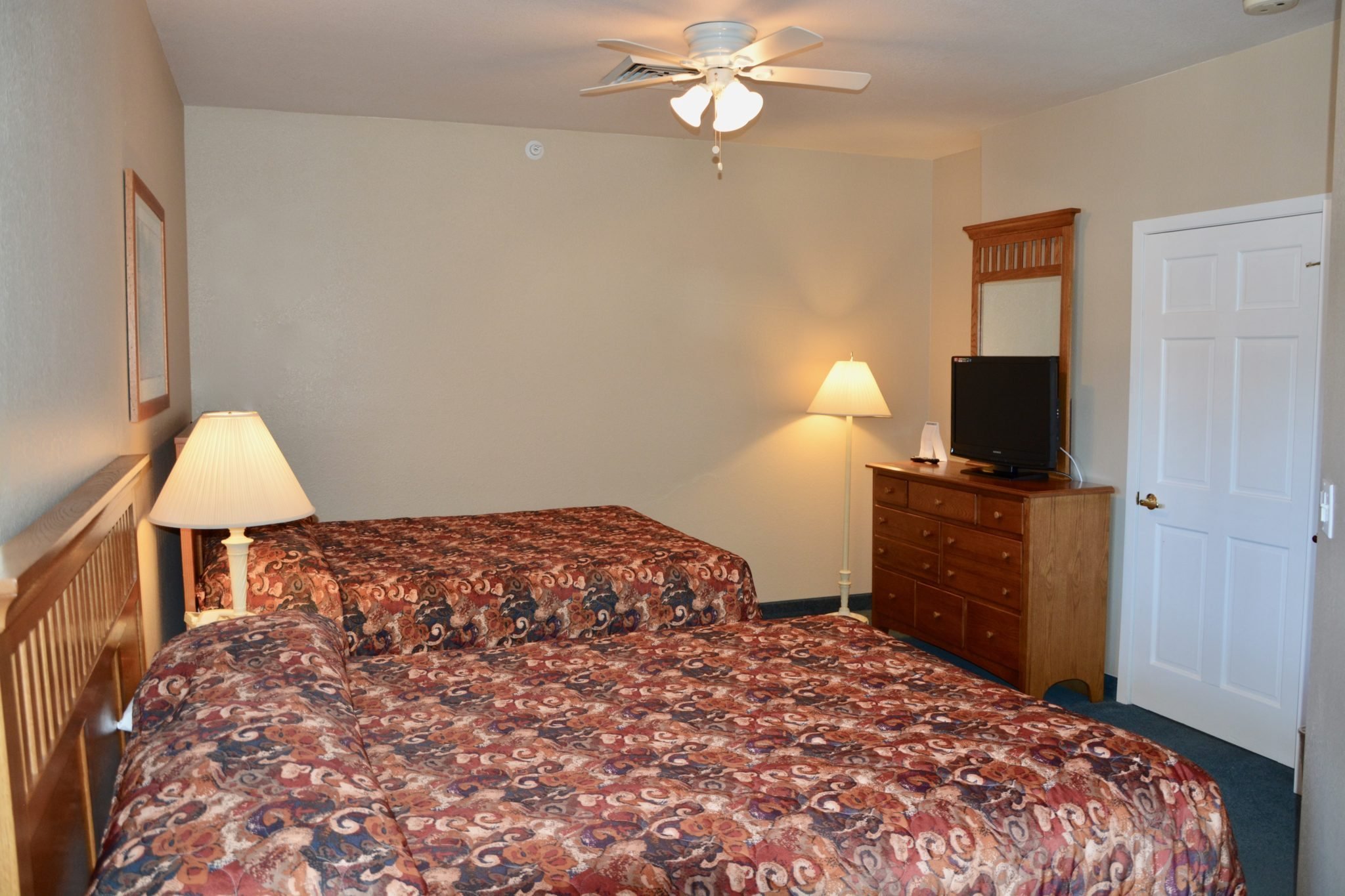 Delavan Lake Resort-guestroom-suite.jpg