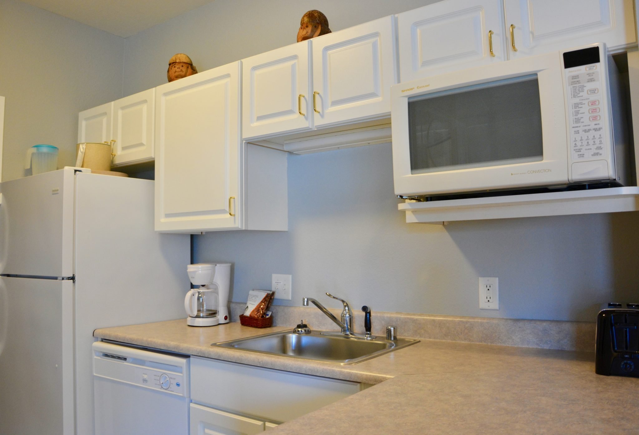 Delavan Lake Resort-guestroom-Kitchenette.jpg