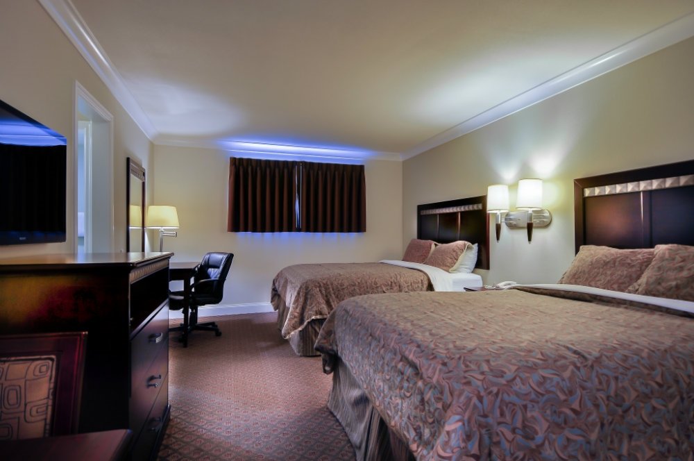 Vagabond Inn - Whittier-guestroom-Double.jpg