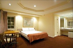  - Wilshire Crest Hotel Los Angeles