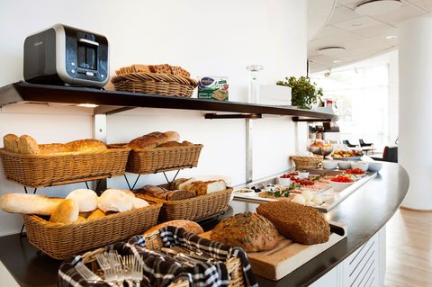 breakfast bar