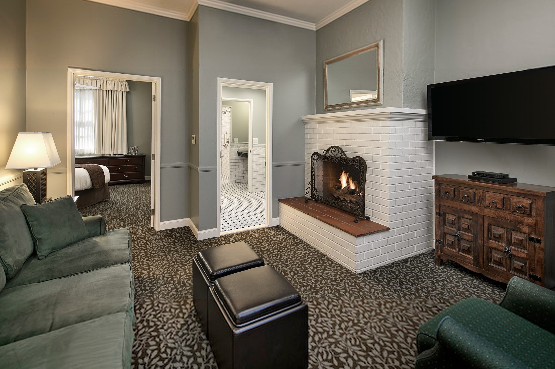 Lavender Inn Fireplace Suite Living