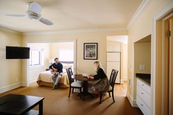  - Plaza Hotel & Apartments Milwaukee