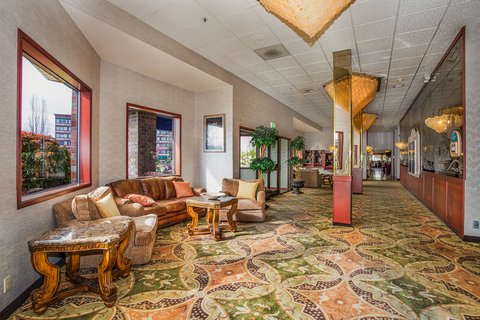 Shilo Inns Portland Airport Convention Center Lobby