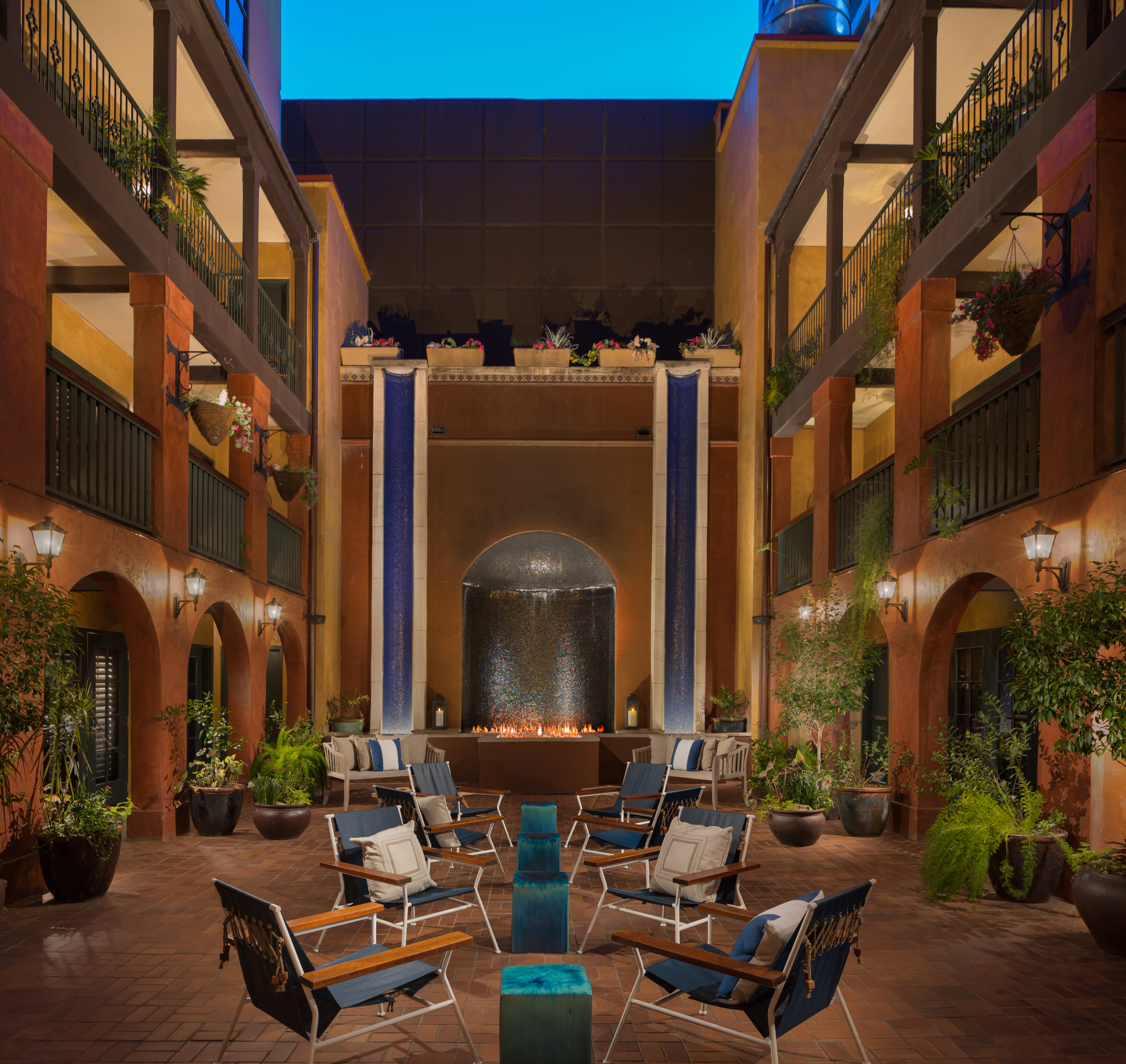 Hotel Valencia Riverwalk Courtyard