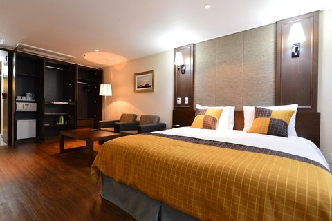 City View Jr. Suite