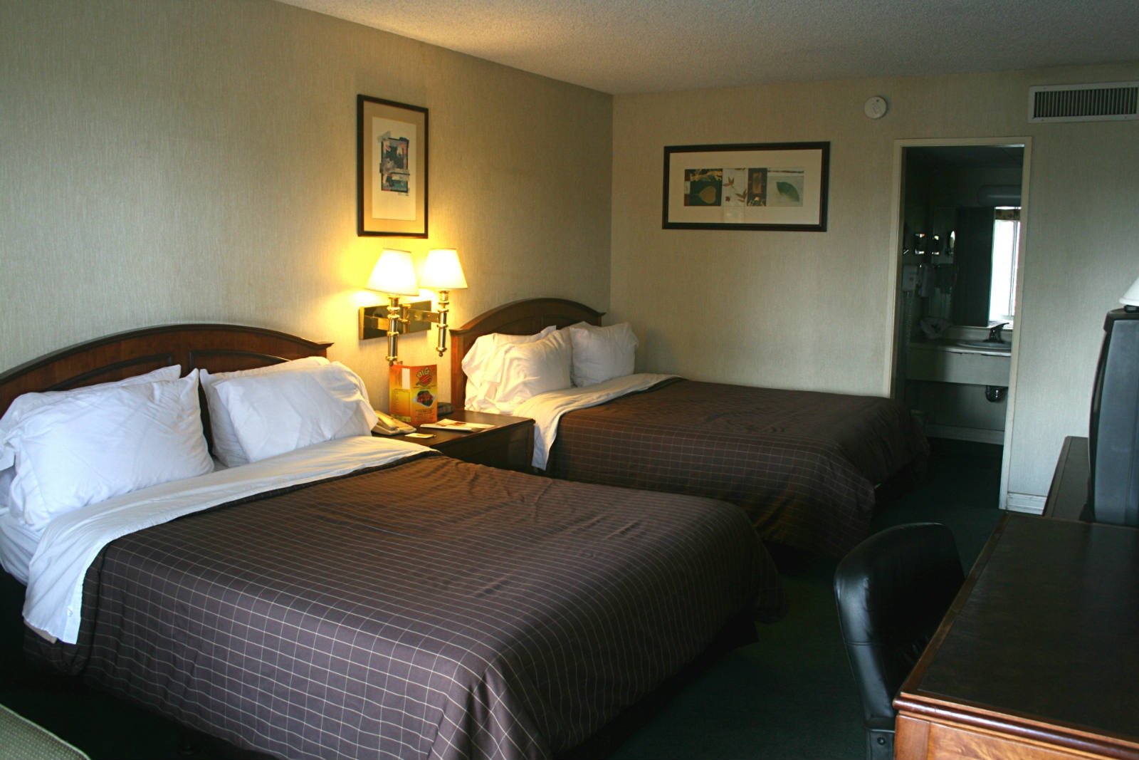Vagabond Inn - Costa Mesa-guestroom-Costa Mesa Vagabond Inn Double.jpg