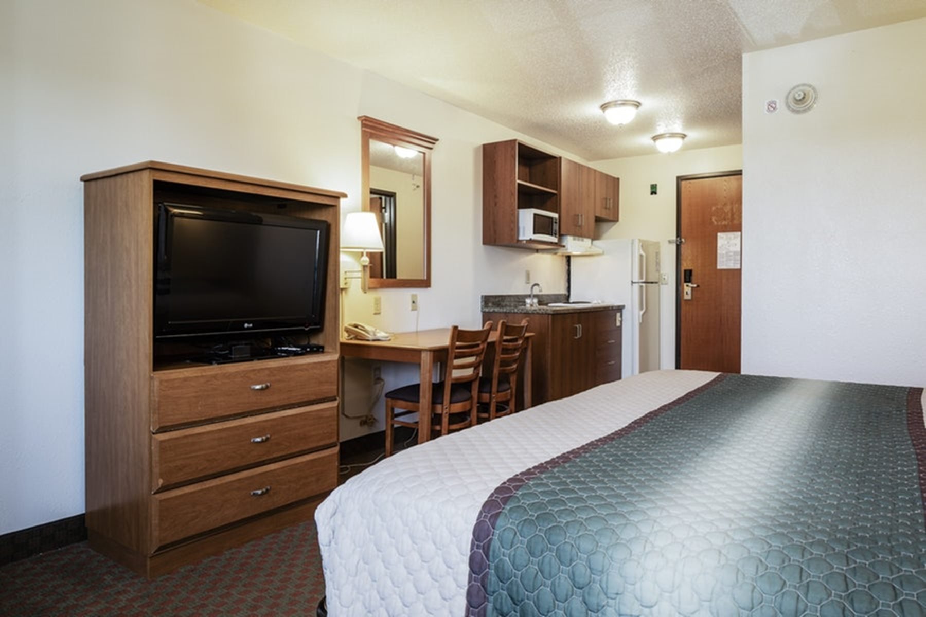 Welcome Suites O'Fallon-guestroom-Accessible Queen.jpg