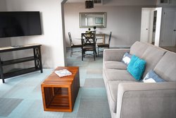  - La Jolla Cove Hotel & Suites