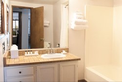  - La Jolla Cove Hotel & Suites