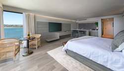  - La Jolla Cove Hotel & Suites