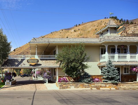 Parkway Inn Exterior