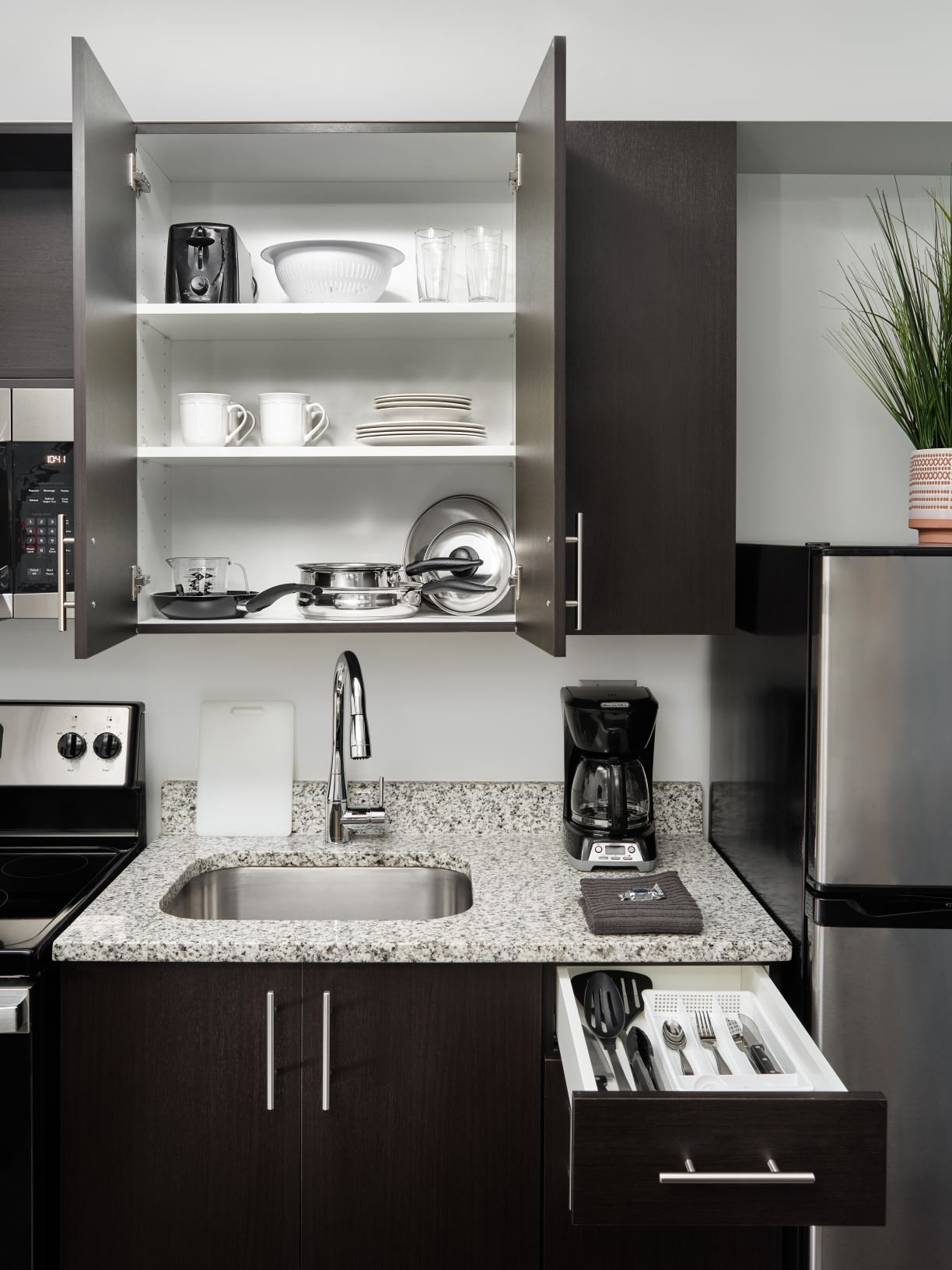 stayAPT Suites Rock Hill / Pan-guestroom-kitchen.jpg