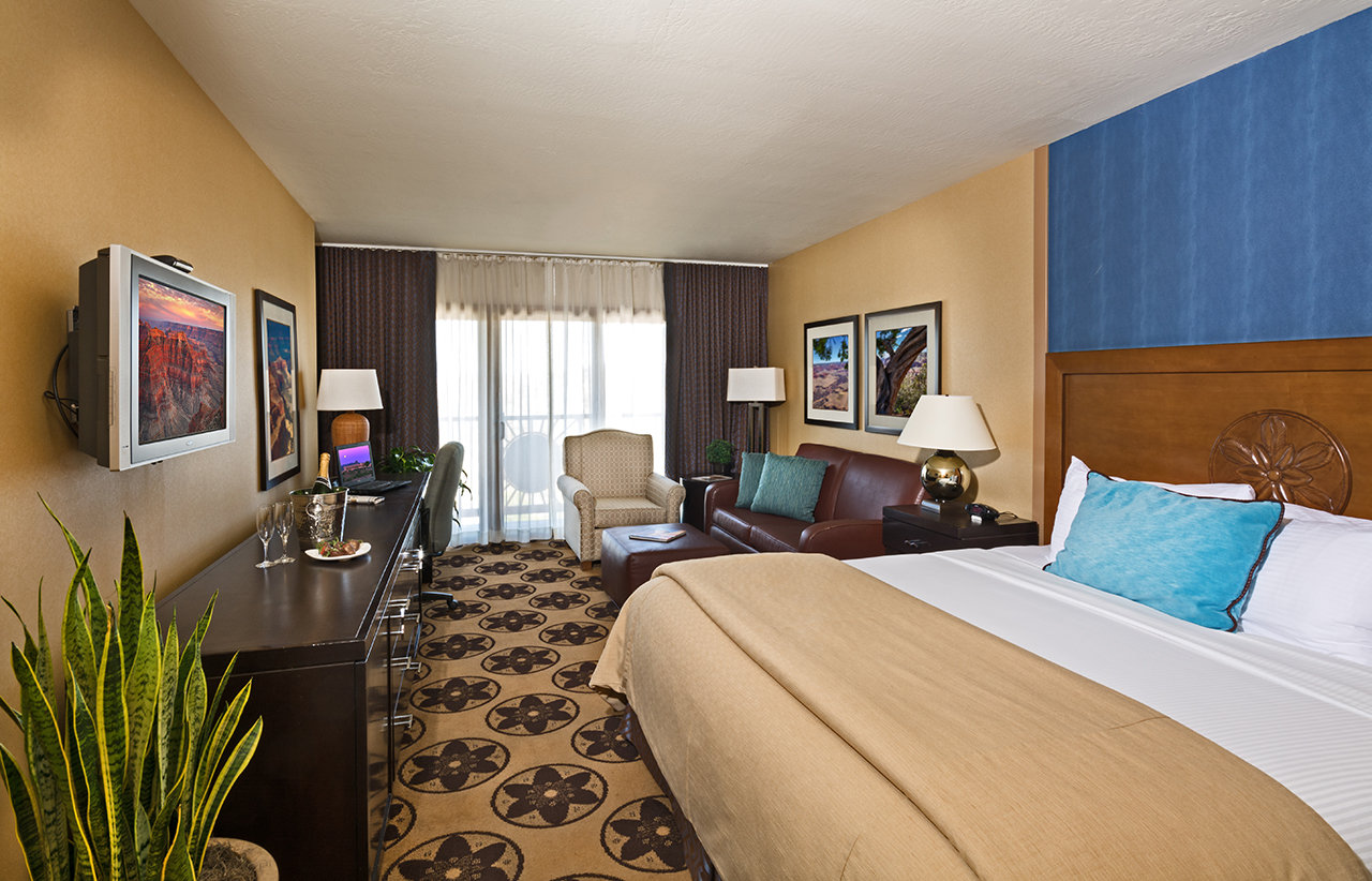 Prescott Resort and Conference-guestroom-deluxe king.jpg