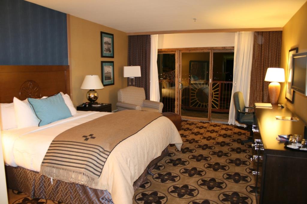 Prescott Resort and Conference-guestroom-king suite.jpg